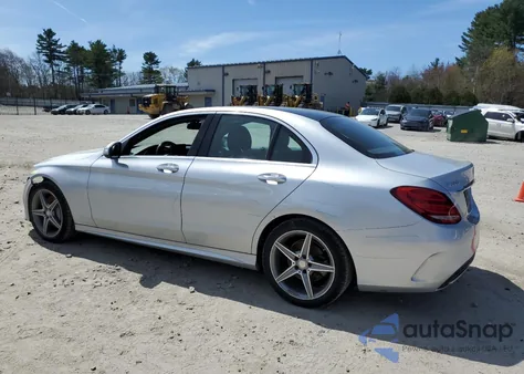 2015 Mercedes-Benz C 300 4Matic из США, поврежденный, VIN 55SWF4KB0FU014956